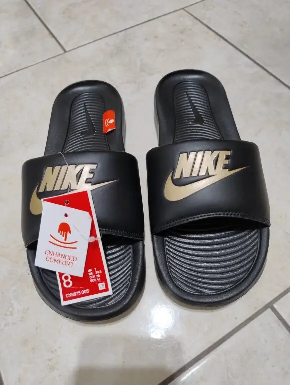 CHANCLAS NIKE COLOR NEGRO TALLA 26