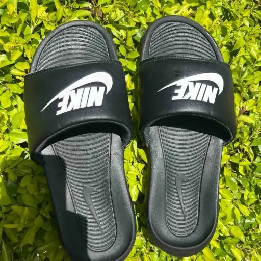 CHANCLAS NIKE UNISEX TALLA 5 COLOR NEGRO NUEVAS